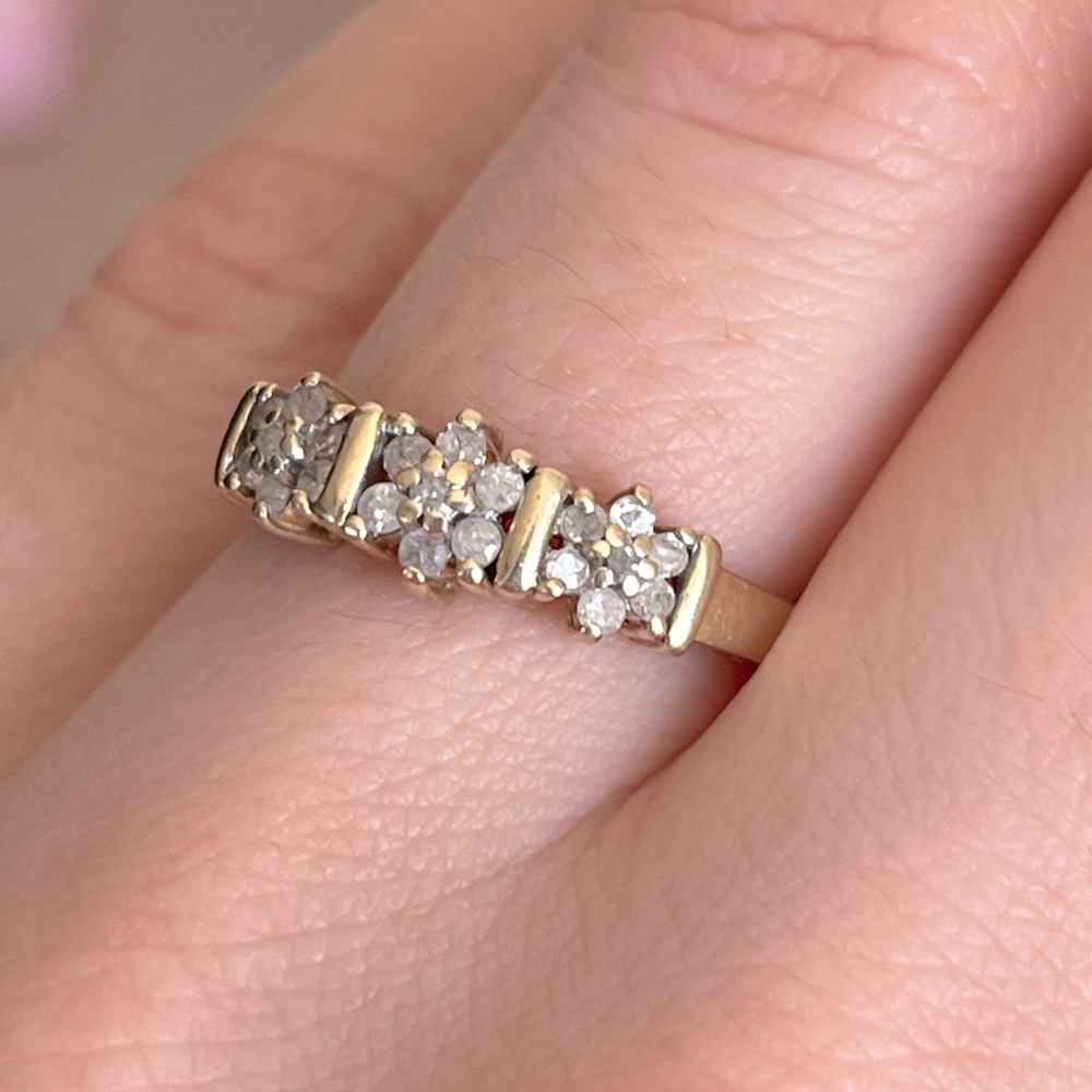 Vintage Solid 10k Natural Mined Diamond Flower Ring - Picture 3 of 8